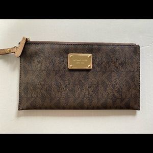 Excellent condition Michael Kors wristlet Brown Leather 00’s era 10”x5 1/2”